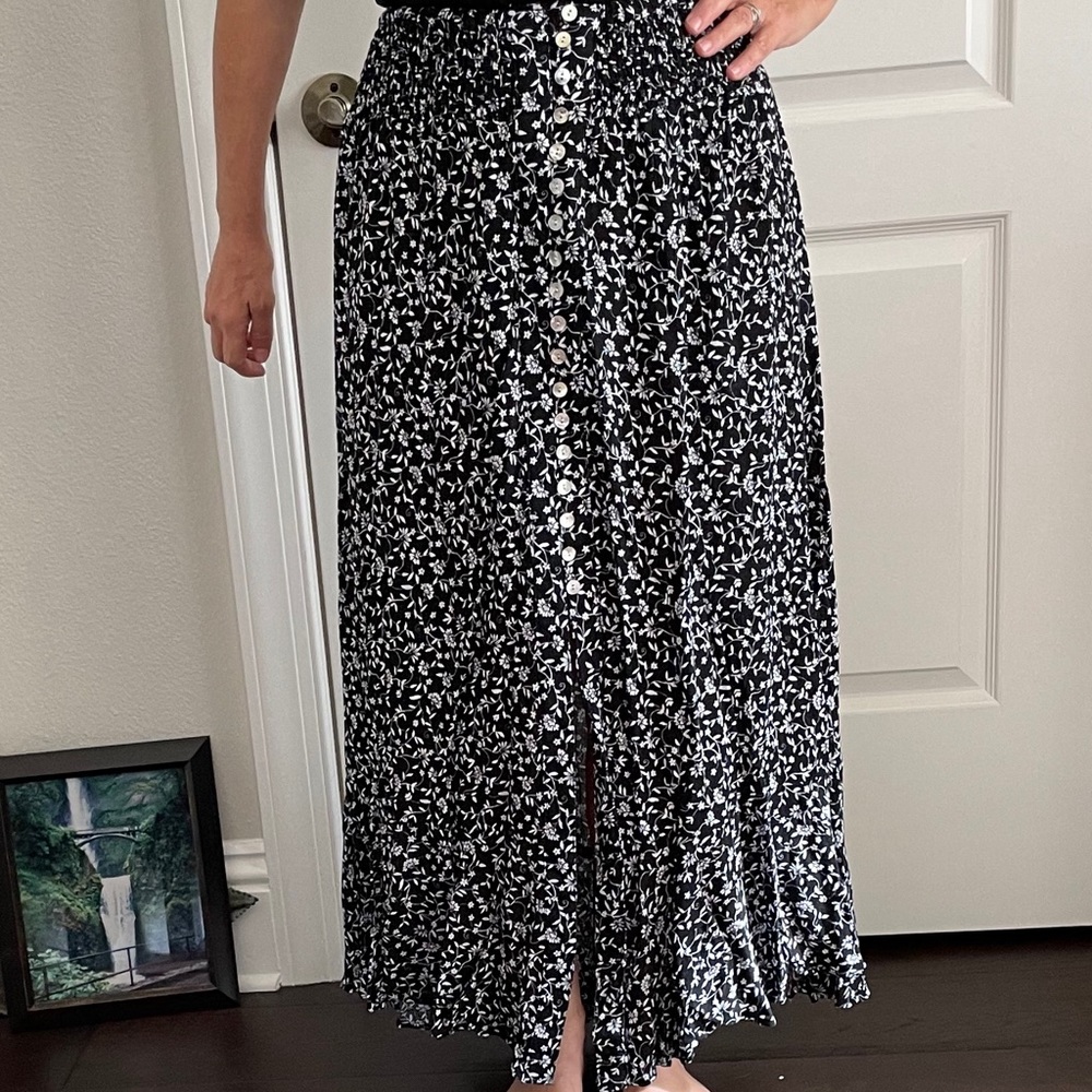 Black floral print maxi skirt, Rachel Zoe, M. Never worn